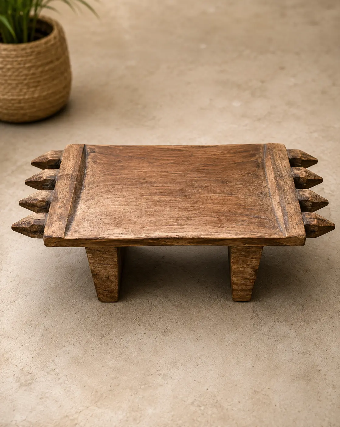 Naga Pointed Table